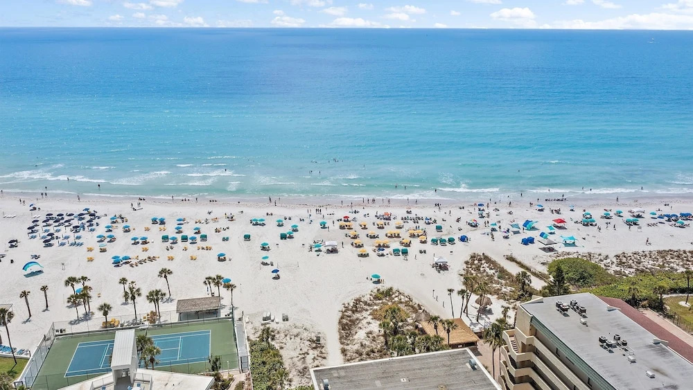 Crescent Siesta Key Charmer 3 Bedroom Condo by RedAwning