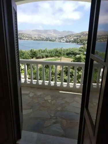 Akrogiali Rooms & Studios