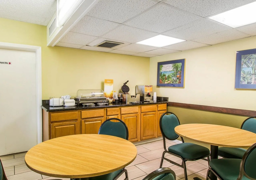 Days Inn by Wyndham Dothan