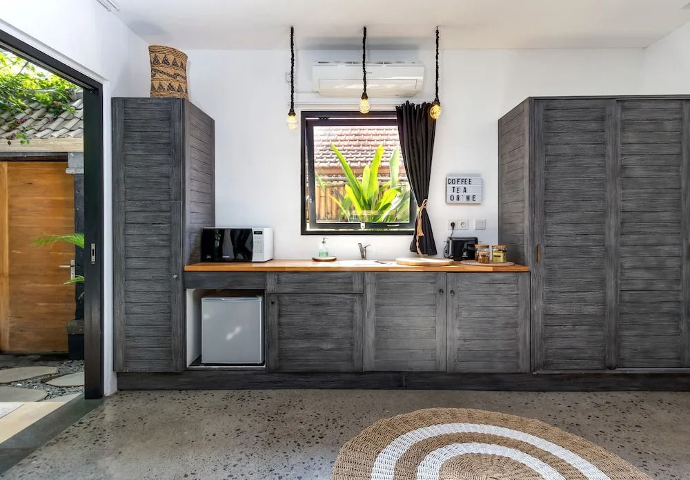 Villa Lora by Villa Finder