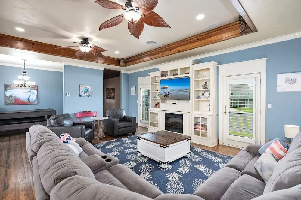 Yoho Hideout 4 Bedroom Home by RedAwning