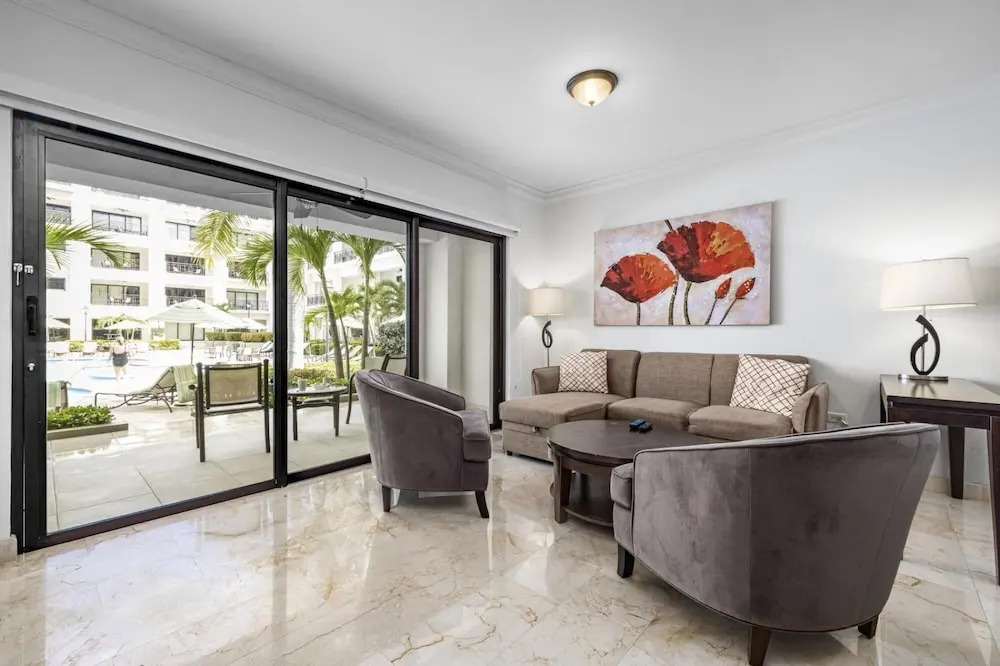 Beautiful One Bedroom Ground Level Palmaruba