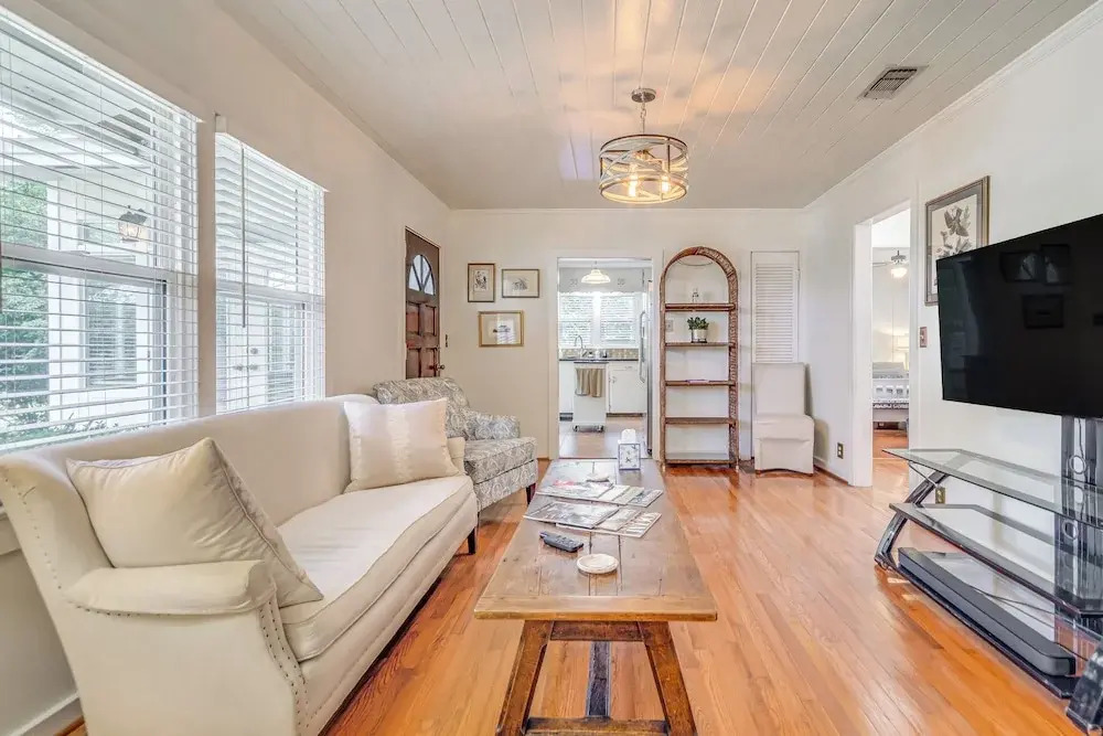 1 Mi to Beaches: Fairhope Home w/ Yard!