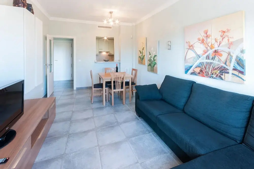 Camelot in Oliva With 1 Bedrooms and 1 Bathrooms