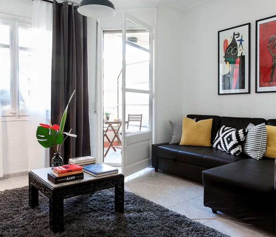 Prime Eixample Hideaway 6 Guests With Balcony by Myrentalhost