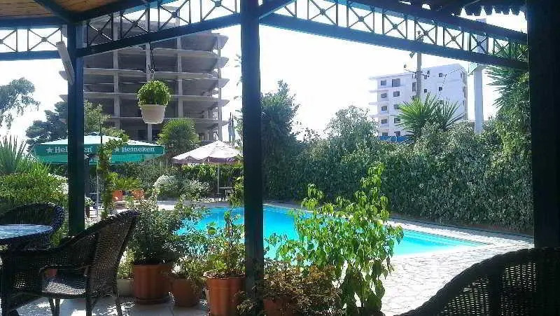 J & B Hotel
