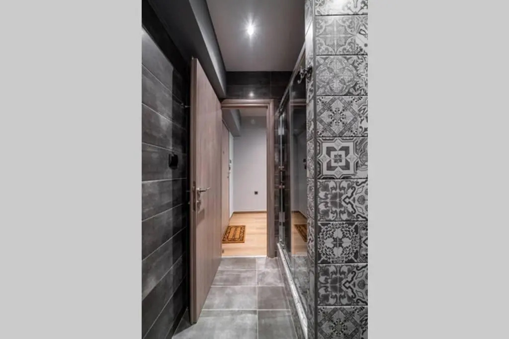 Superb suite on Aiolou street
