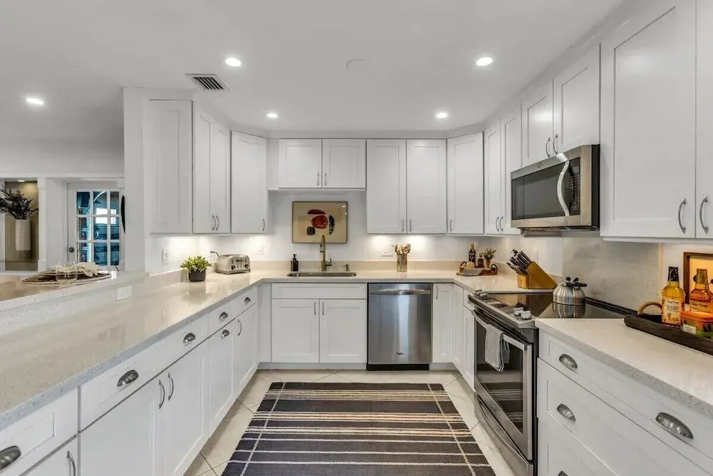 New Waterfront Oasis, Minutes to Beach, Eats, Shops