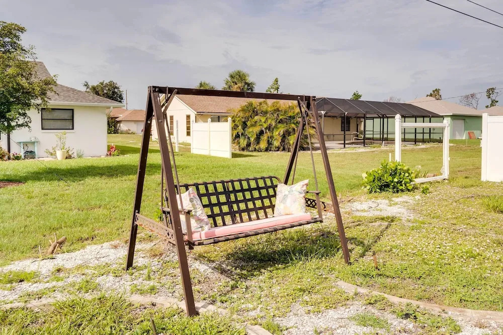 Family-friendly Englewood Getaway w/ Pool!