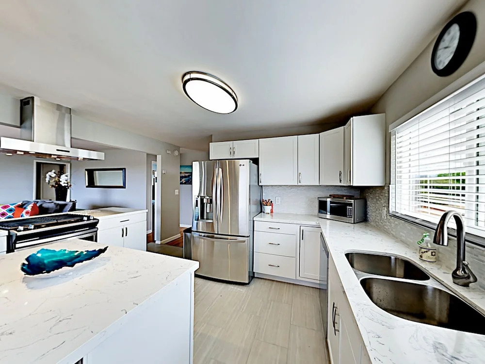 Contemporary Home 3 Bedrooms 2 Bathrooms Home