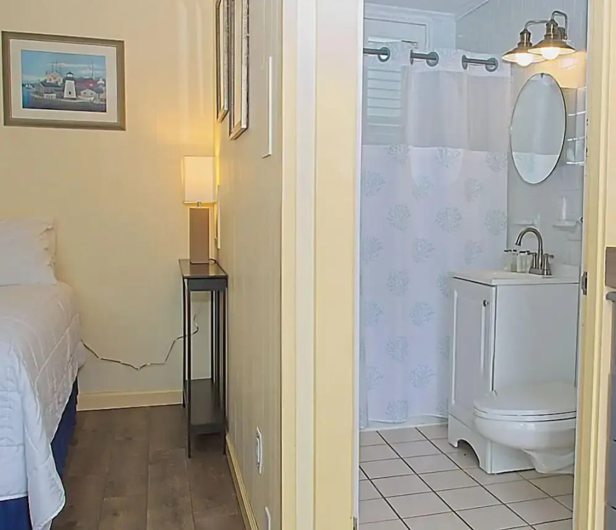 Vineyard Harbor Motel - Private Beach