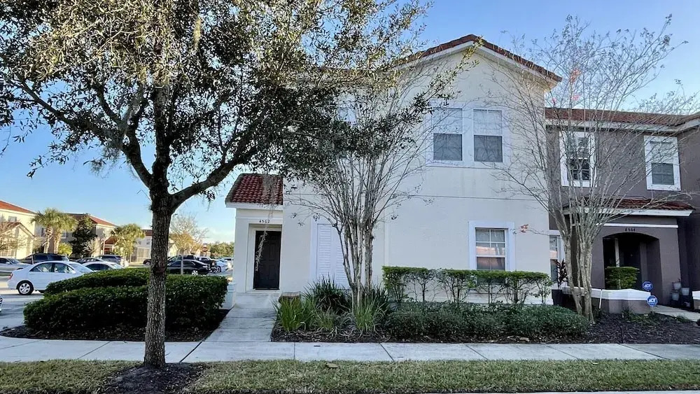 Cozy 4 Bedroom w Pool Close to Disney 4562