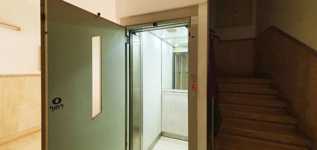 Apartment Brique, 2BR, Tel Aviv, Center, Dizengoff St, #TL55