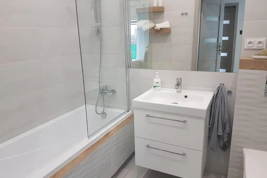 Komfortowy Nowoczesny Apartament Kustronia z Garażem Balkonem Wanną