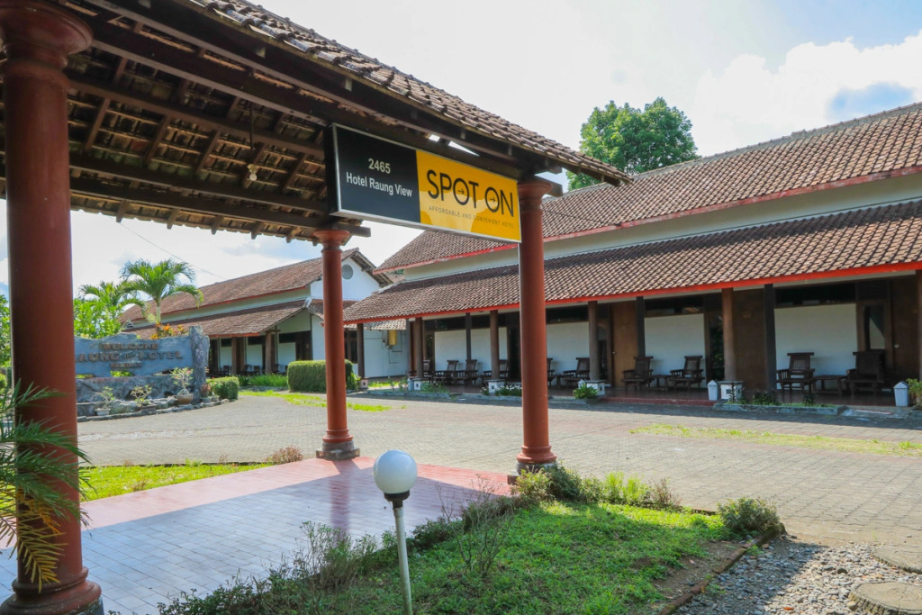 OYO 2465 Hotel Raung View