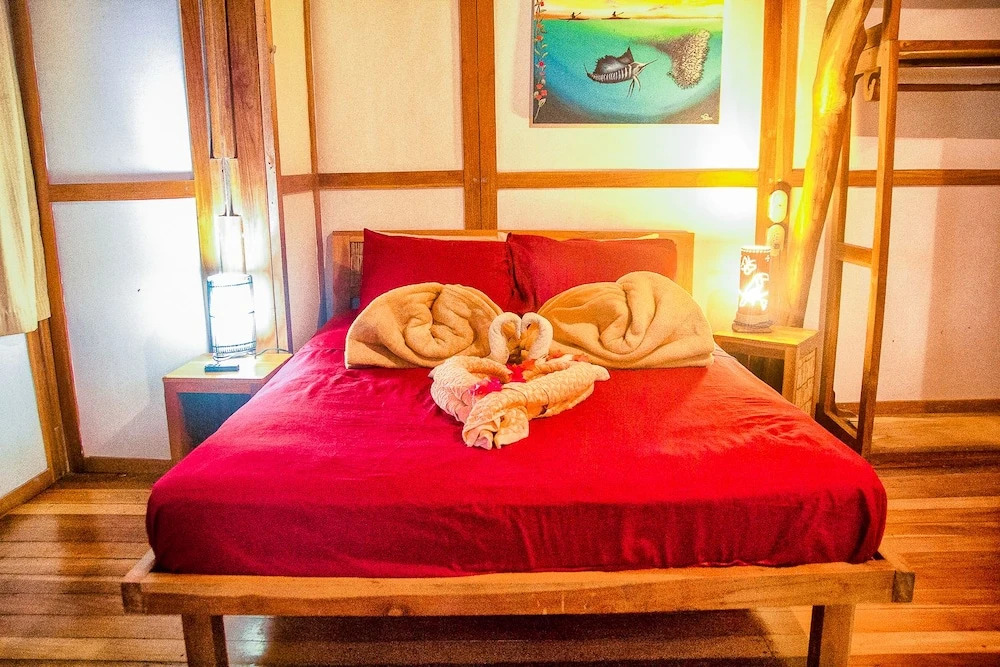 Bahia Rica Fishing & Kayak Lodge