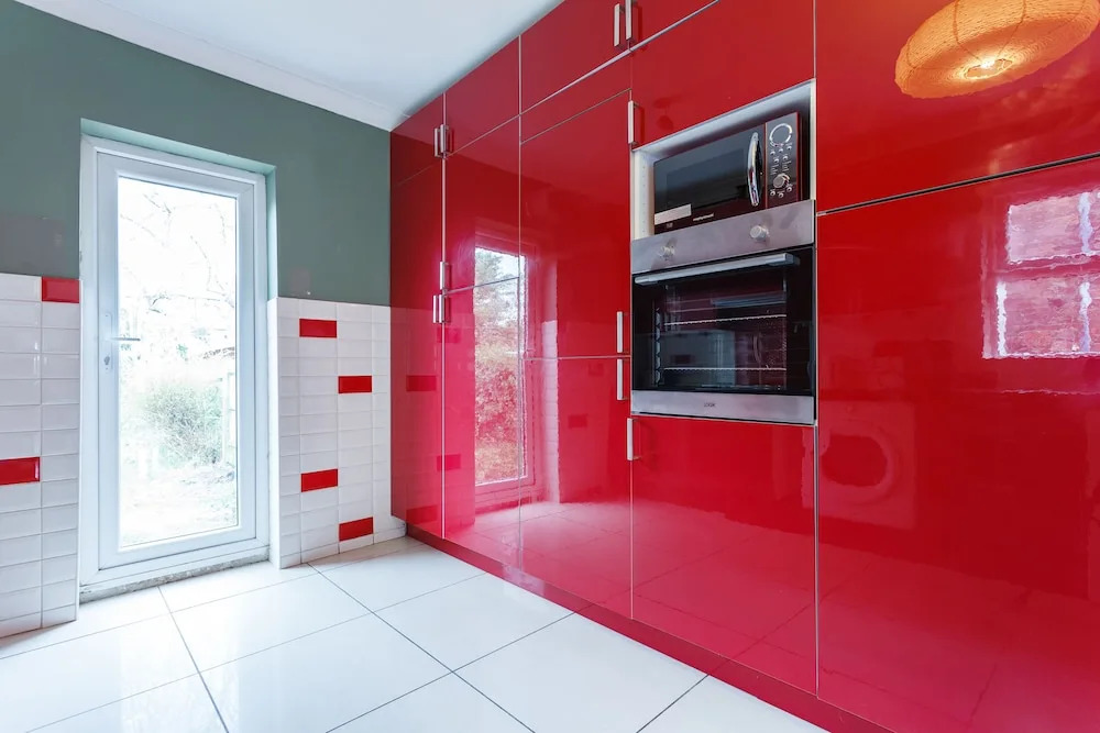 Shirley House 1, No-Frills Guest House, Self Catering, Smart Lock Check-in, Kitchen, Washer, Dryer, Great for Contractors