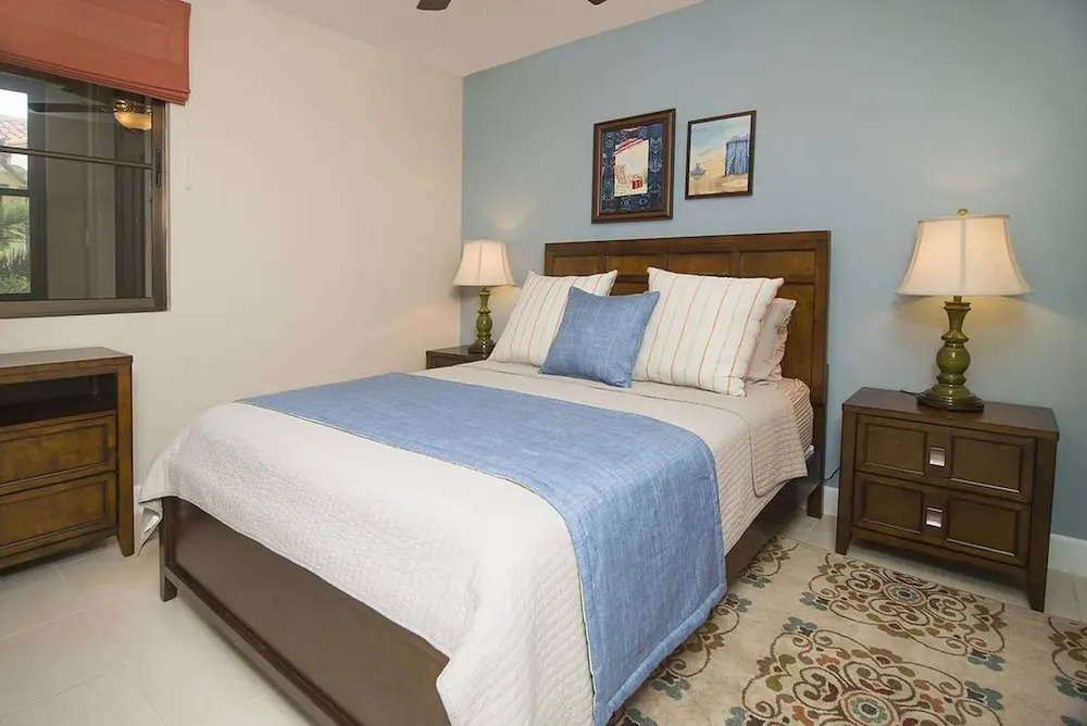 Impressively designed and decorated 3rd-floor space overlooking pool in Coco