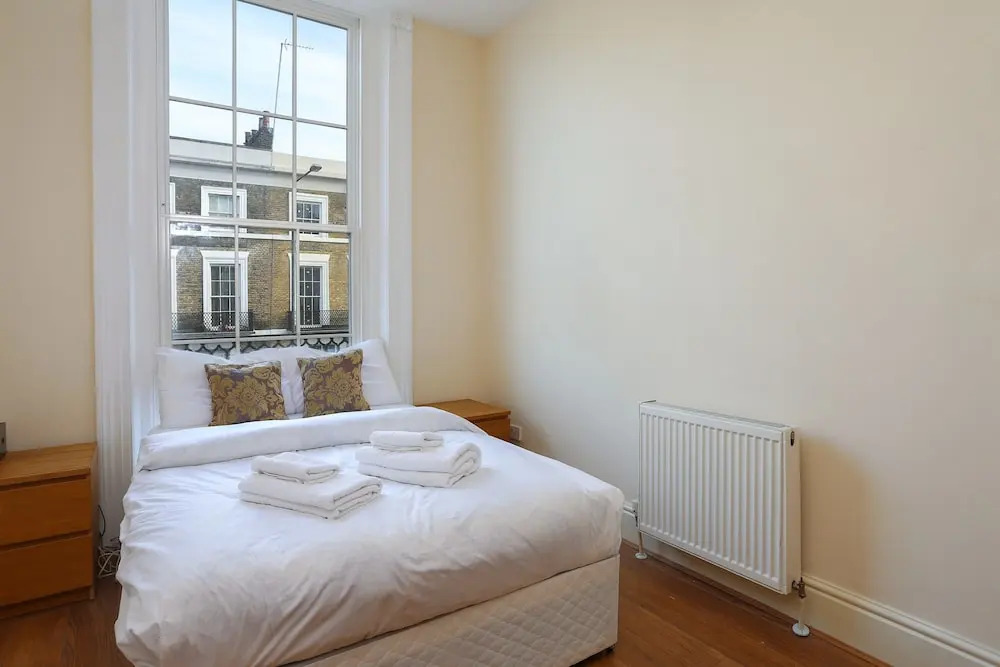 3 Bed Kensington Apartment with Balcony