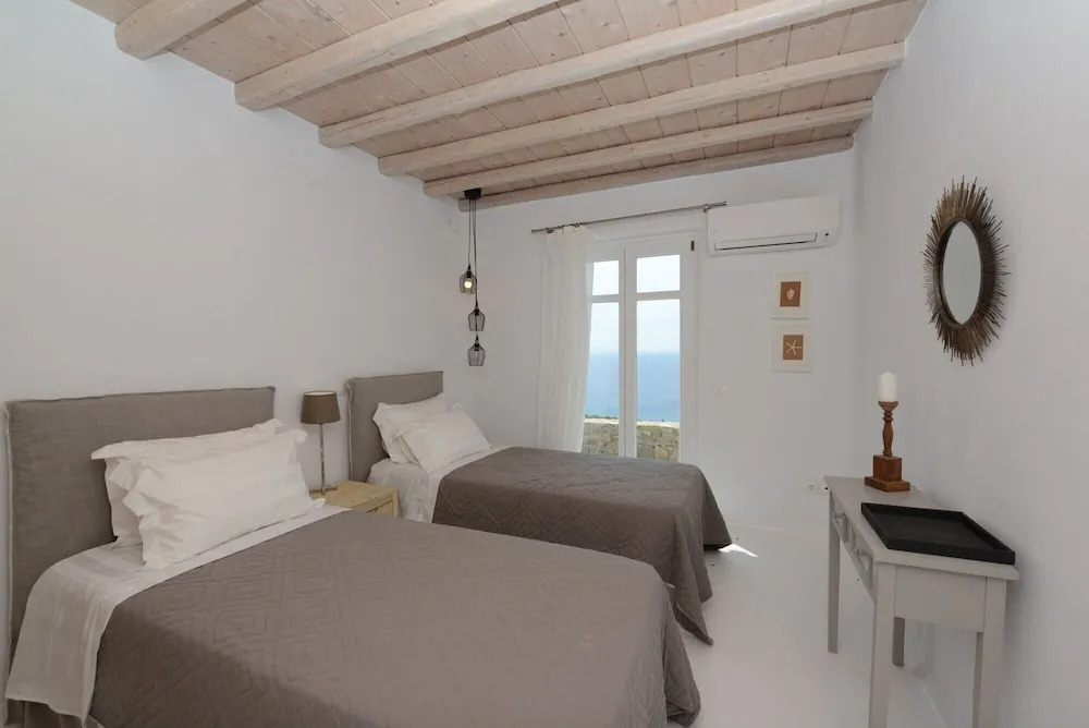 Villa Topaz 3 Bedroom Villa With Shared Pool in Choulakia