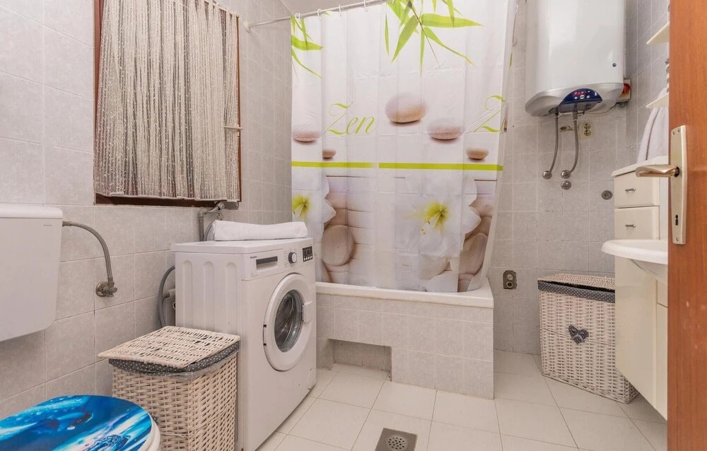 Beautiful Home In Sukosan With Wifi