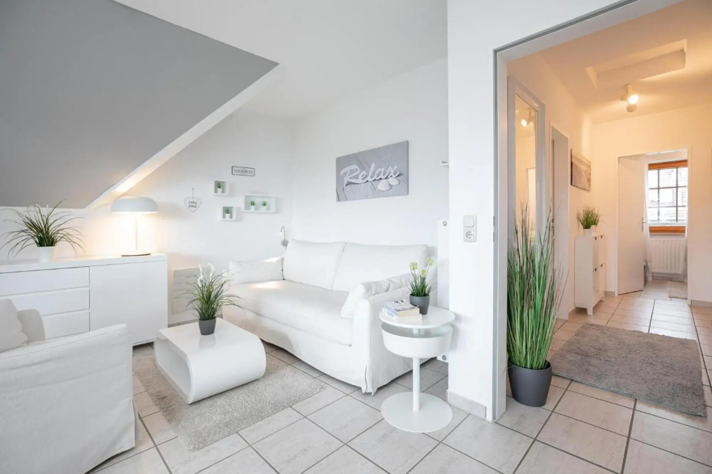 White Lounge