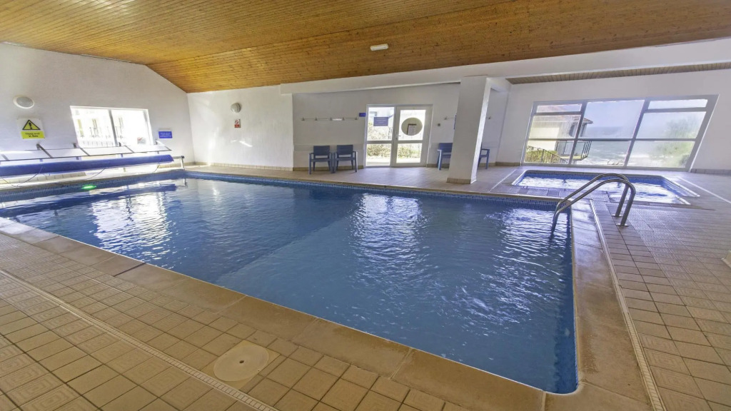 Clifton Court Apt 23 With Seaviews Heated Pool