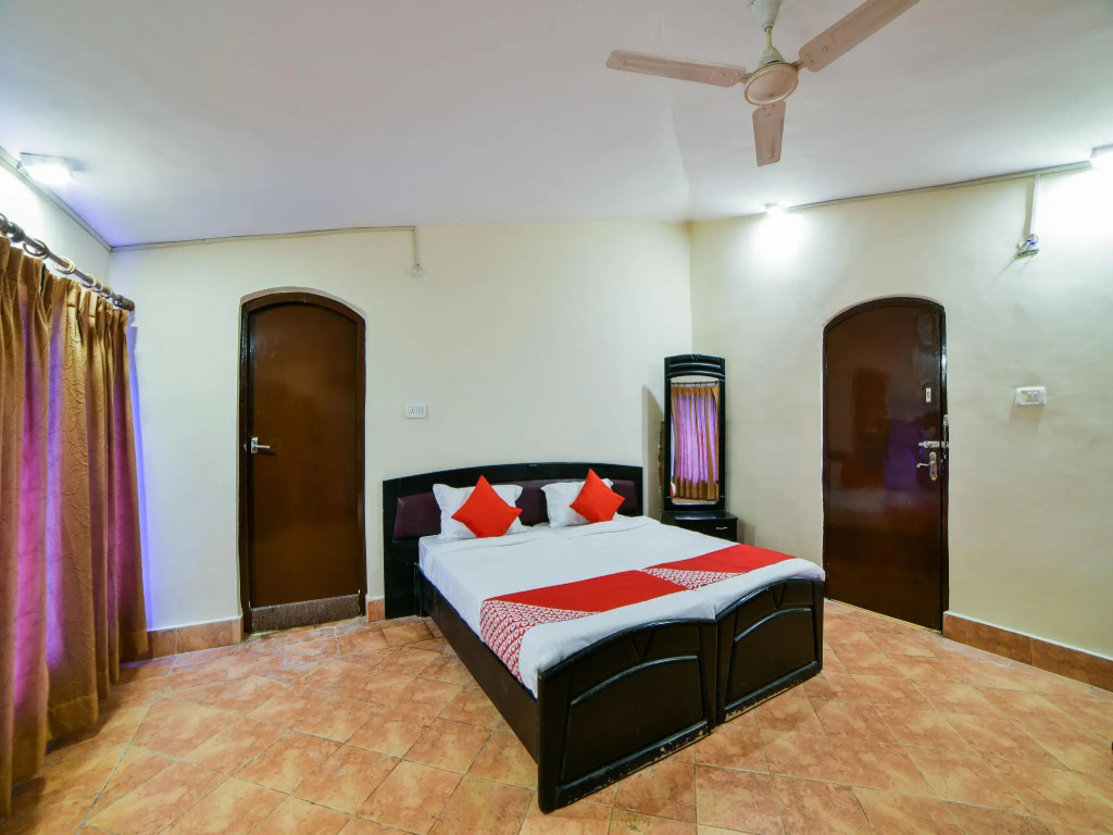 OYO 2294 Country Club Medchal
