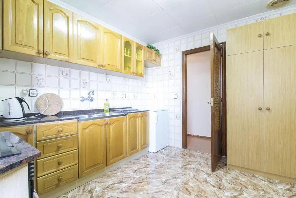Piso Grande Amplio para grandes grupos 4 Dormitorios 2 baños, 4AC y WIFI