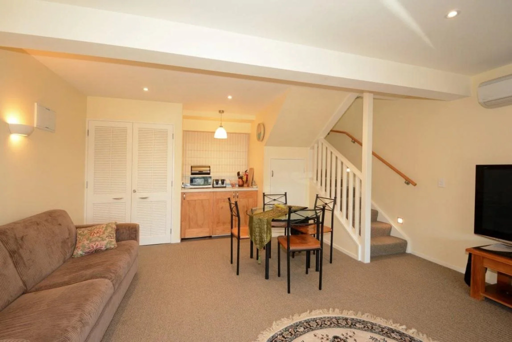 Baldwin Street BNB