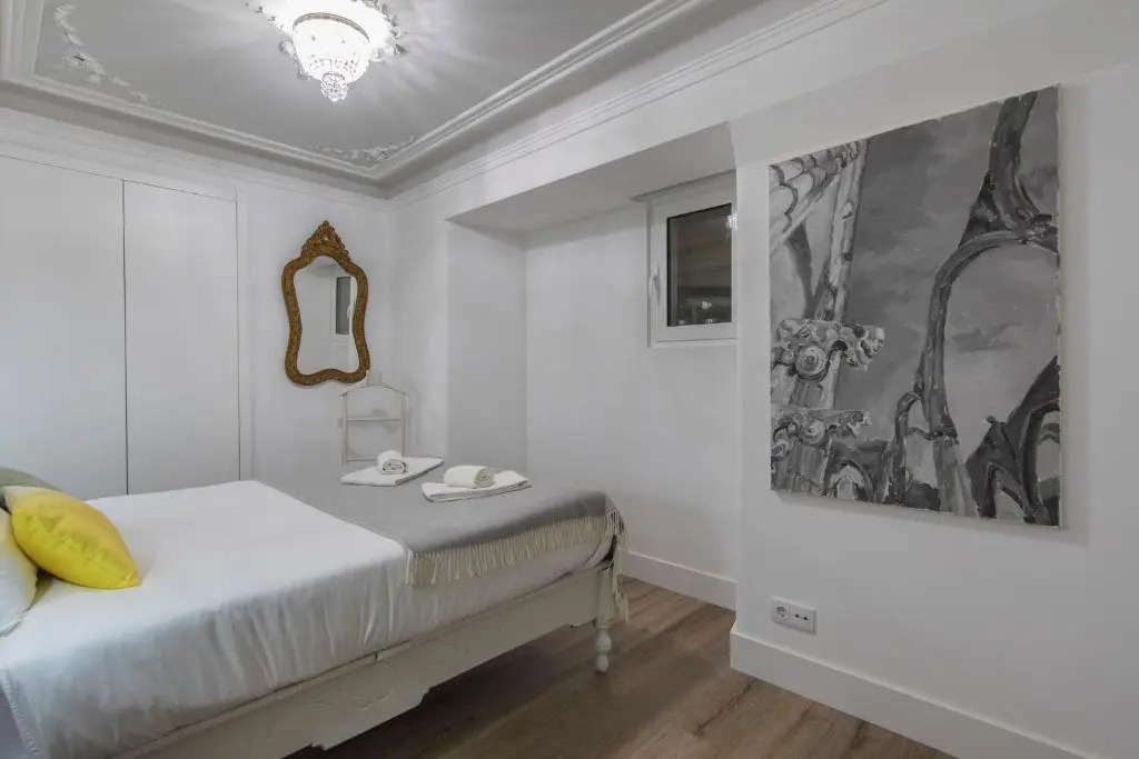 Lovelystay - Vintage Flat Near Santa Justa Elevator!
