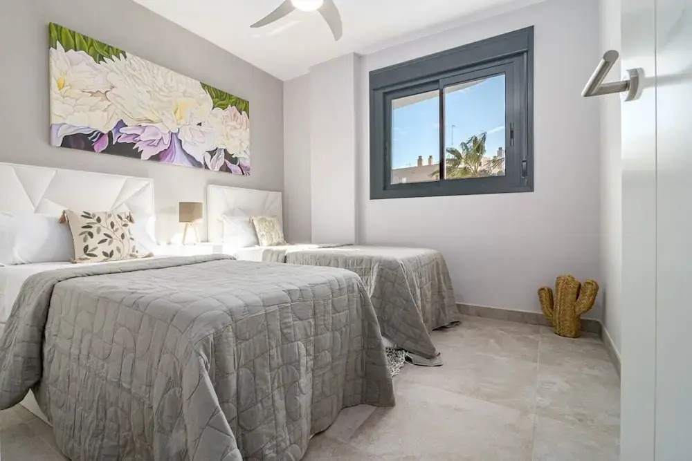 Inf4.2p - Modern City Apartment Near the Beach