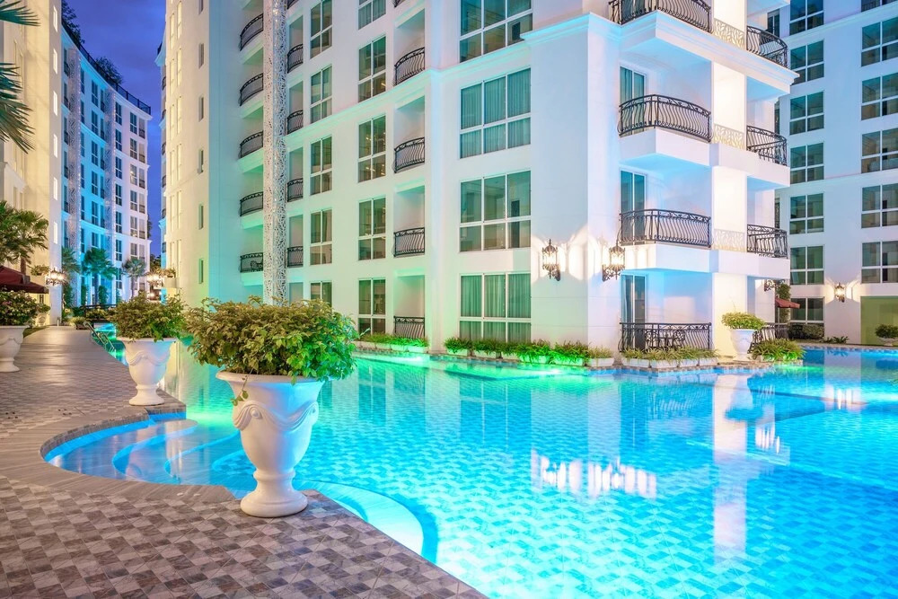Modern 1 Bedroom Condo D619
