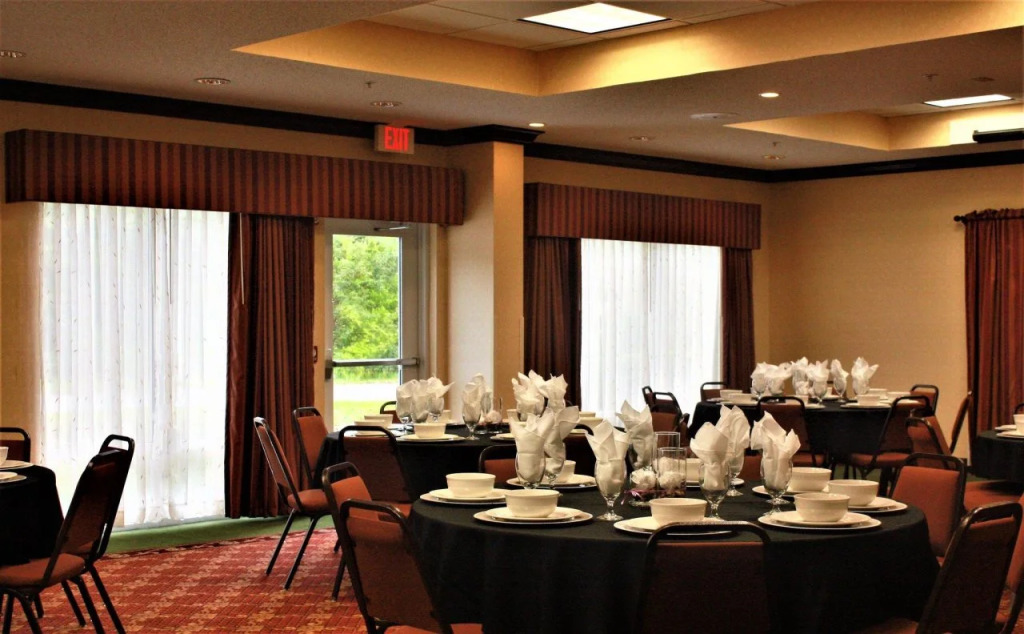 Holiday Inn Express & Suites Spring Hill by IHG