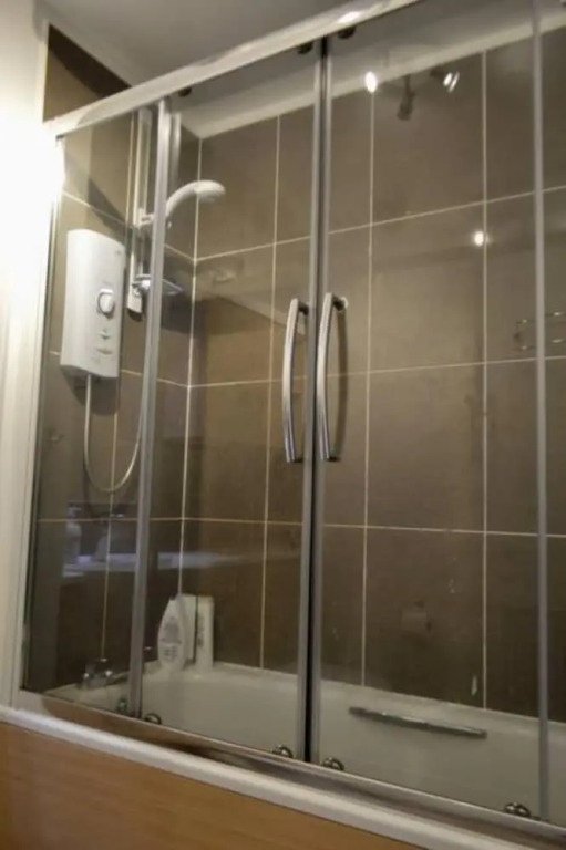 1 Bedroom Penthouse Apartment Near Murrayfield Sleeps 4