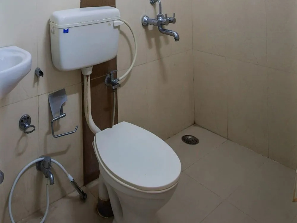 OYO 23539 Hotel Sapphire