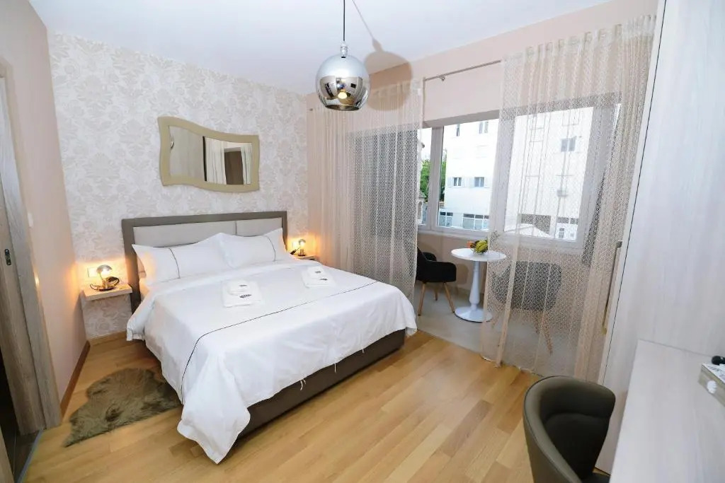 Tonio Rooms