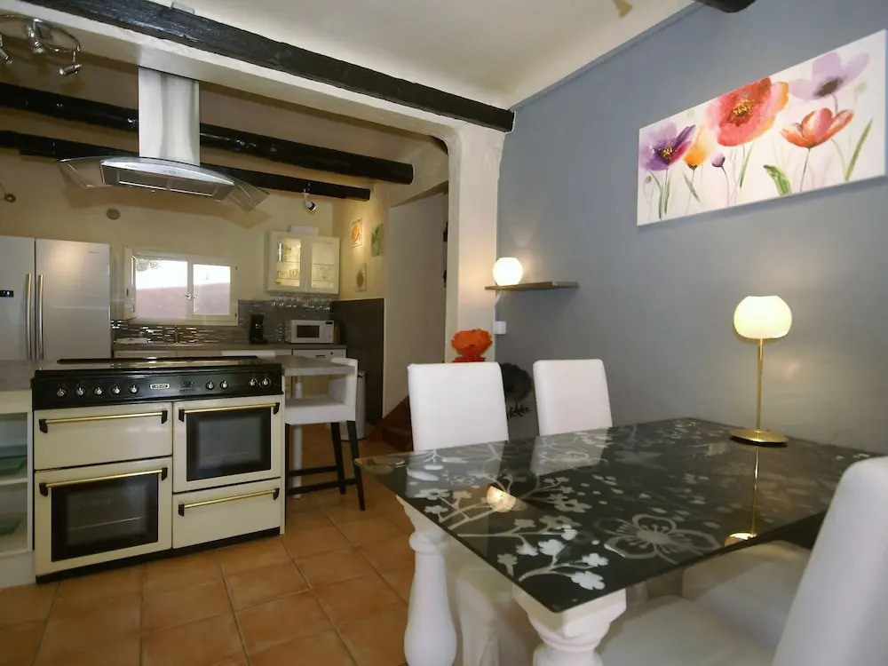 Charming Villa in Cavalaire-sur-mer With Pool