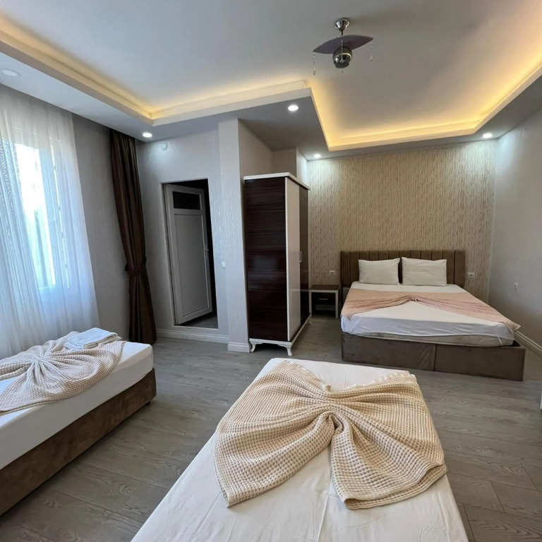 Grand Black Hotel