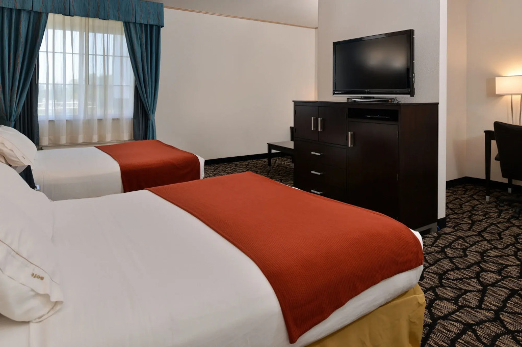Holiday Inn Express & Suites Tacoma South - Lakewood by IHG