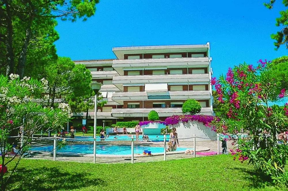 Seaside Sweet Holiday Hideaway in Lignano With Swimming Pool