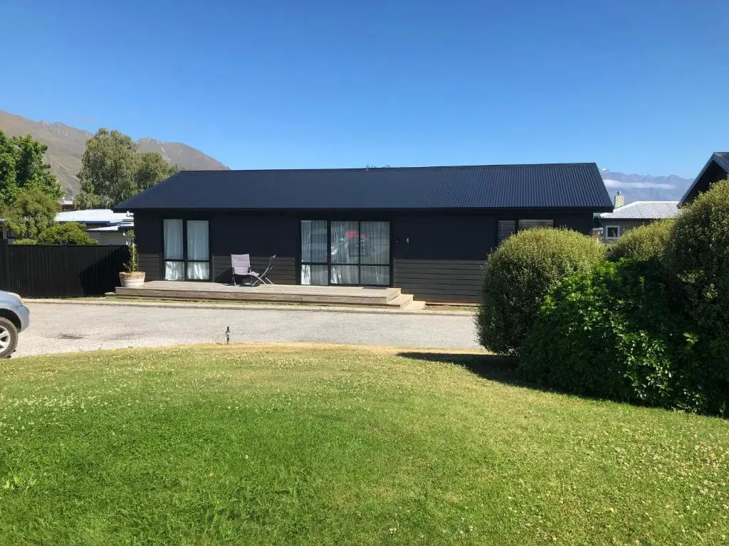 Stow Wanaka 4 -Charming Space, Just a Stone Throw from Central Wanaka