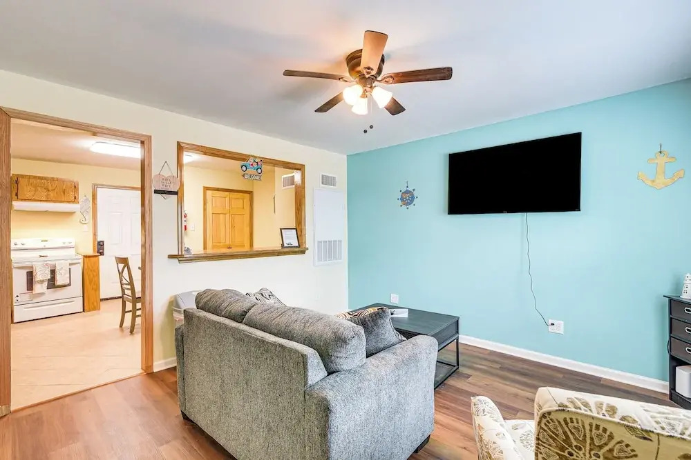 1 Mi to Pleasure Pier! Group Retreat w/ 2 Units