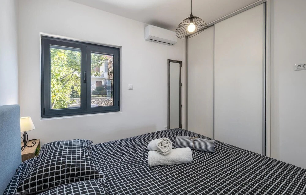 Amazing Apartment in Dramalj With 2 Bedrooms and Wifi