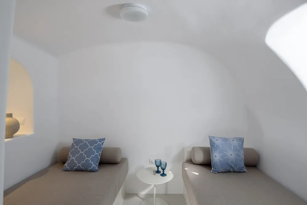 Lathouri Cave Villa