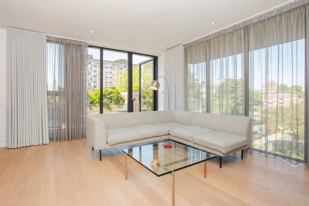 Three Bedroom Flat In Shoreditch With Large Balcony