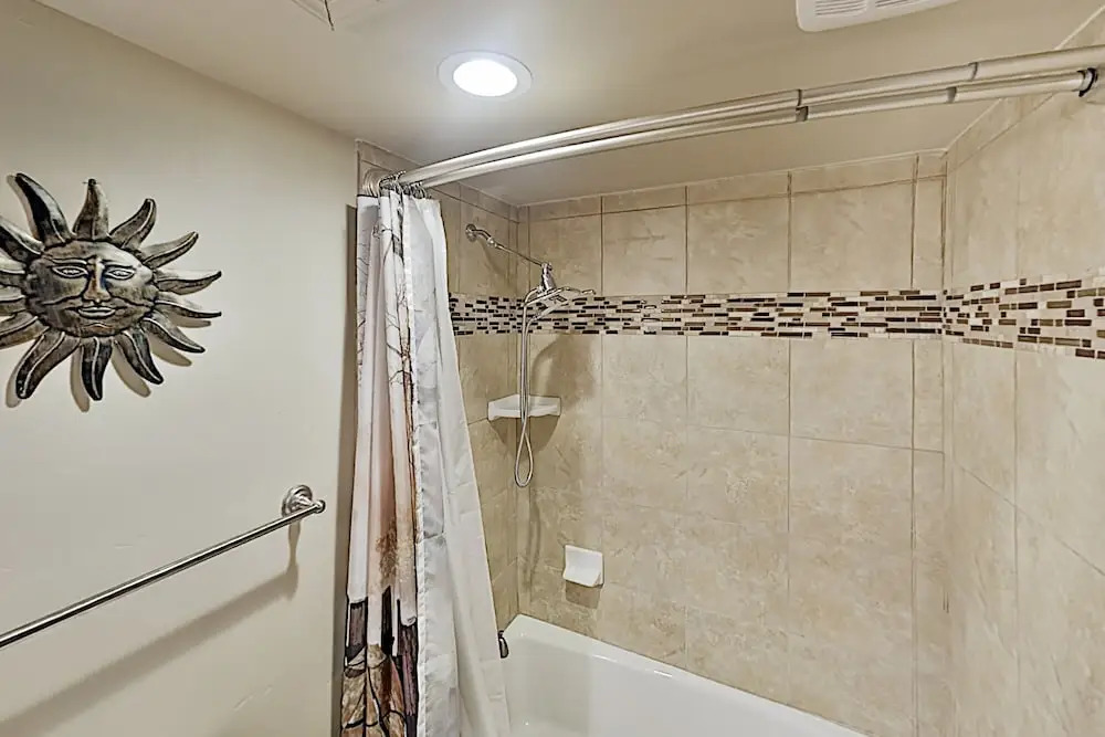 3987mant 3 Bedroom Condo