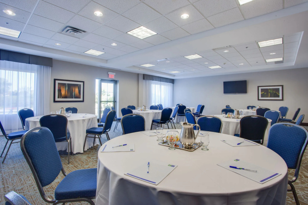 Holiday Inn Express & Suites Ottawa East-Orleans by IHG