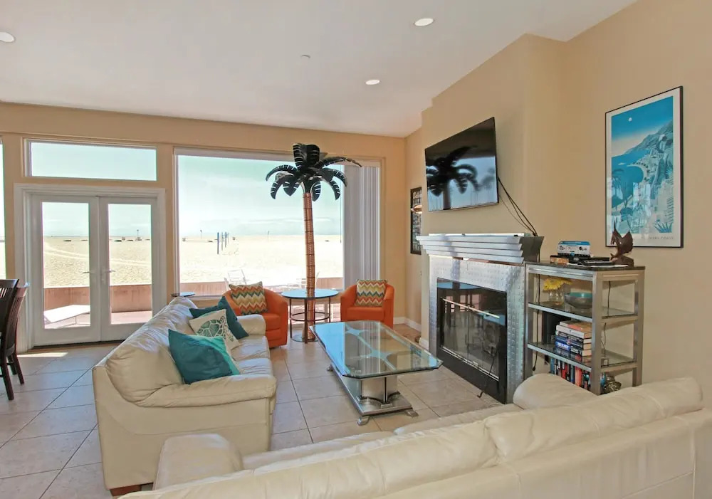 E Ocean Front A (68131) - 2 Br townhouse by RedAwning