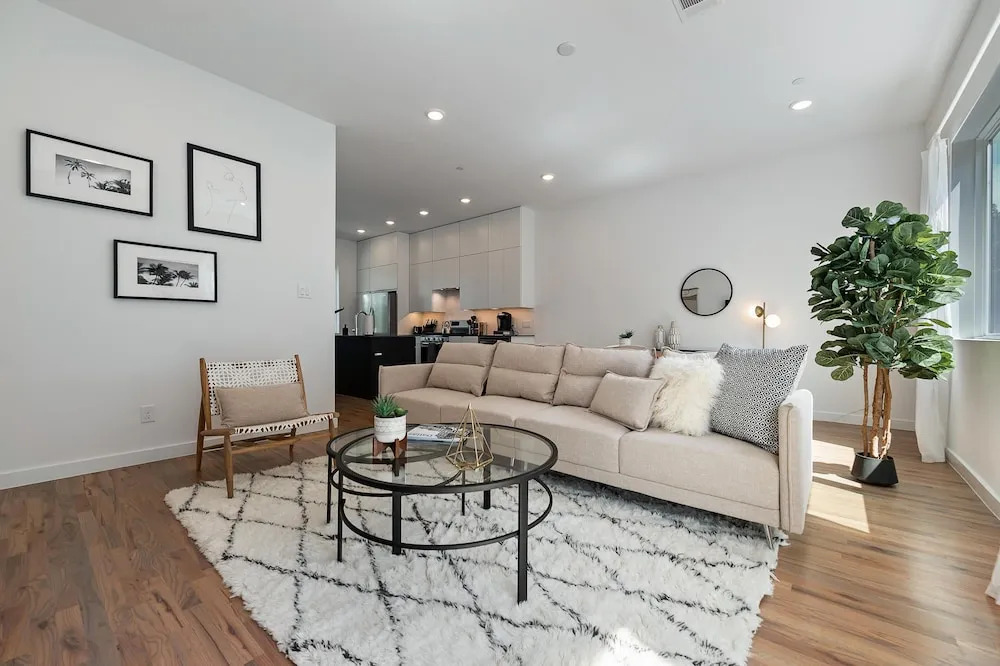 JURNY - Bishop Arts District - 2 Bedroom Apartments